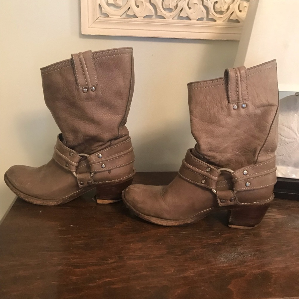 Frye Carmen boots!!